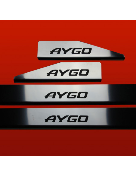 TOYOTA AYGO MK1 Prahové lišty pro 5dveřový interiér z nerezové oceli 304, lesklé s černými písmeny